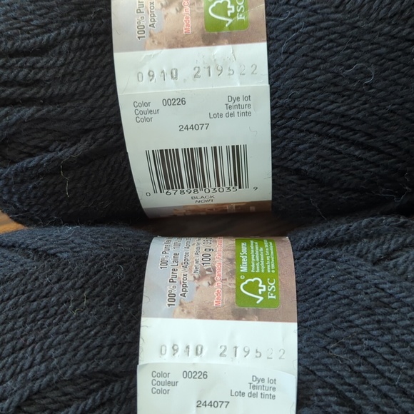 Paton's Classic Wool Medium Weight (4) - Picture 6 of 11